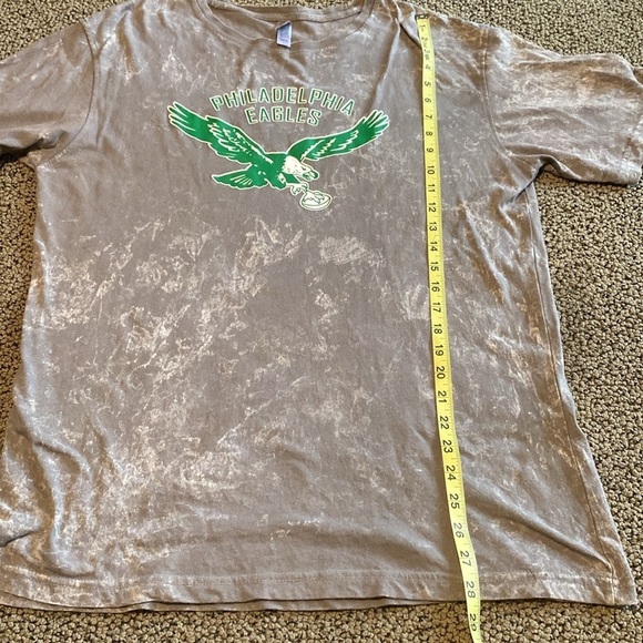 Philadelphia Eagles Short Sleeved Bleached Short Size Large in EUC - Picture 6 of 6